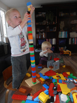 lekker met de duplo spelen